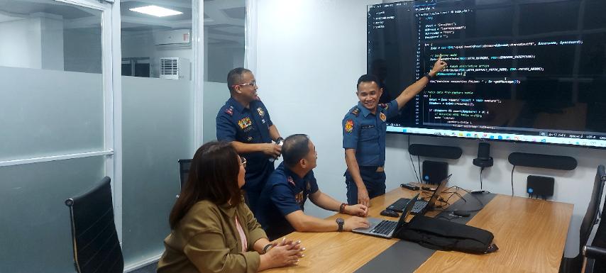 Facilitator presenting code and incident details on a large screen